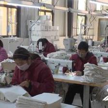 泰安市宁阳县赵茂村:村里建起服装厂 加工产品创外汇